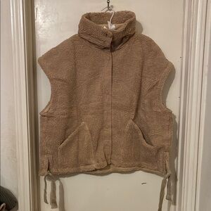 NWT Tan Sherpa Vest with Pockets  XL